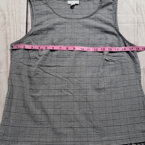 J.Jill Scoop Neck Plaid Ruffle Pleated Hem Sleeveless Blouse Size Small - Picture 3 of 7